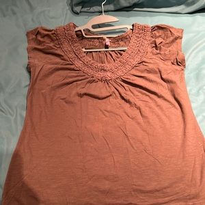 Short sleeve v neck tshirt